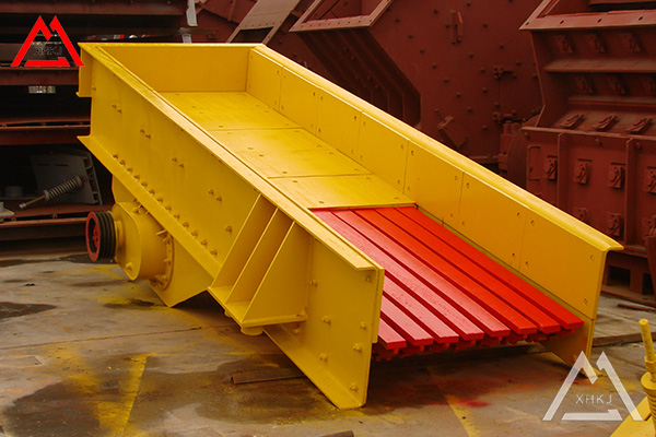 What should be paid attention to during the use of the vibrating feeder?